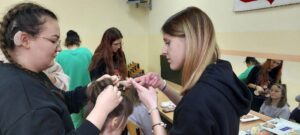 dzień kobiet u fryzjerów