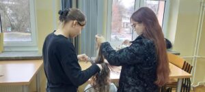 dzień kobiet u fryzjerów