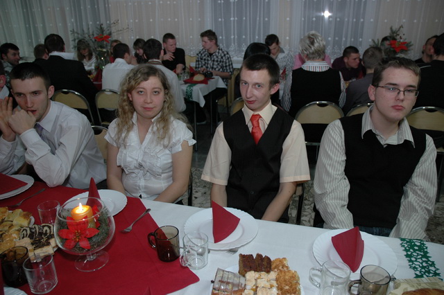 Uczniowie podczas Wigilii