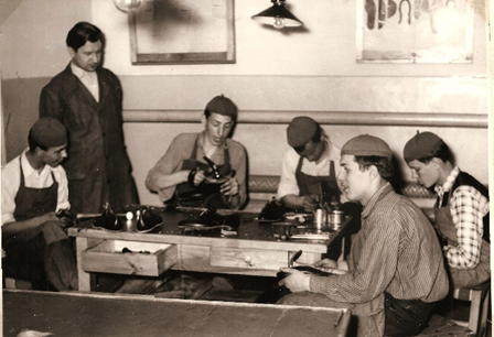 Uczniowie zawodu szewc 