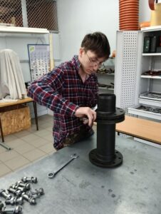 w pracowni monterskiej